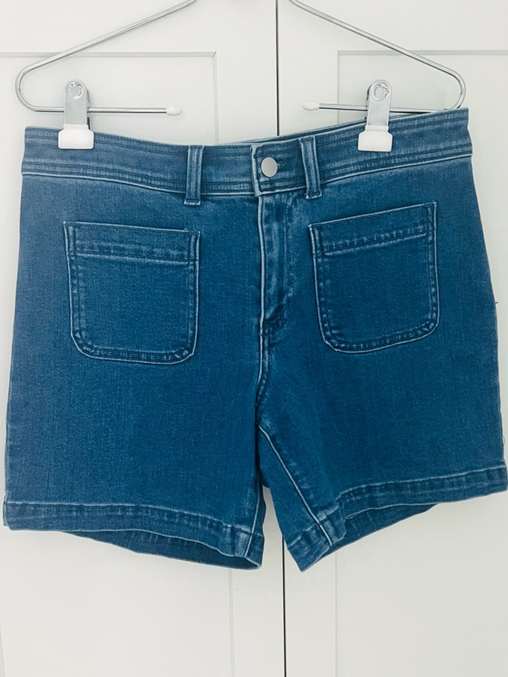Talbots PATCH POCKET DENIM SHORTS - WILEY WASH Women’s Mid-Length. Size 6 - Picture 4 of 14